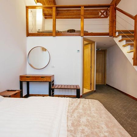 Buchenland Hotel 큼홀룸그몰도베네스크 외부 사진