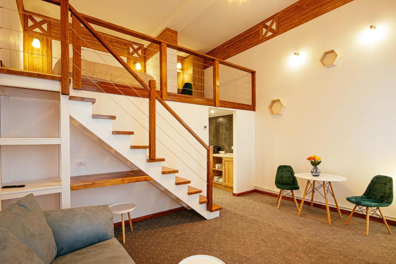 Buchenland Hotel 큼홀룸그몰도베네스크 외부 사진