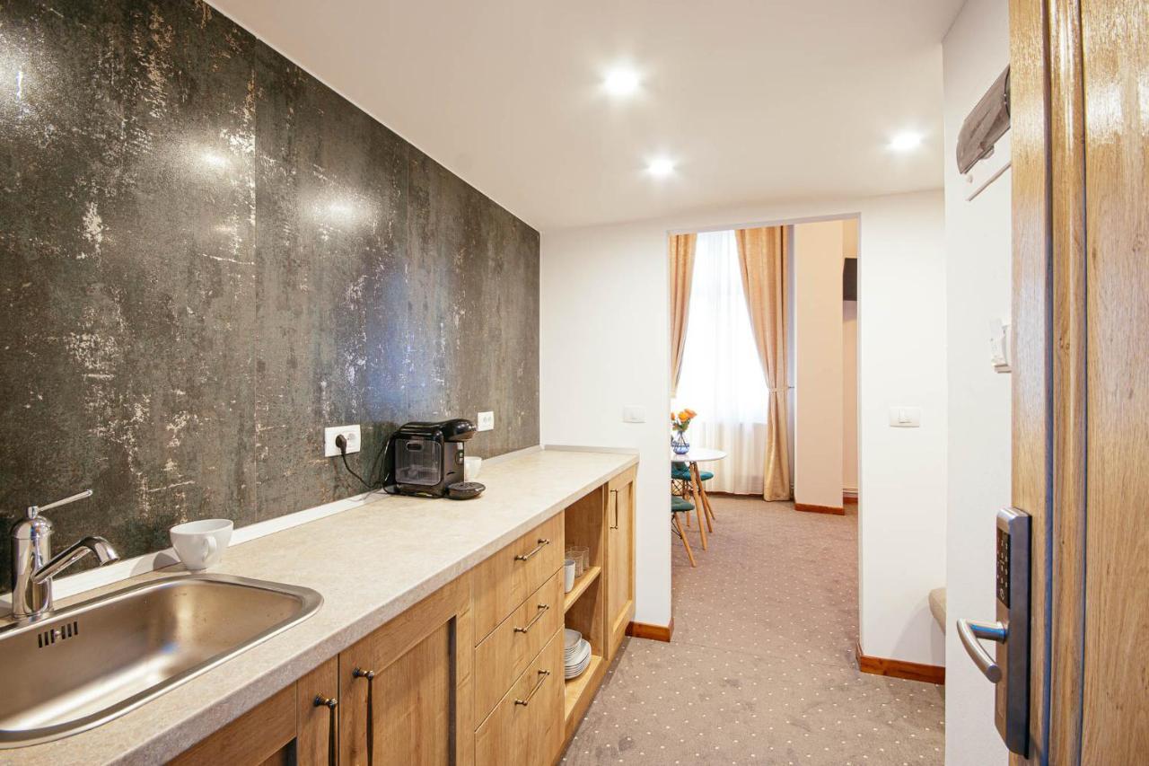 Buchenland Hotel 큼홀룸그몰도베네스크 외부 사진