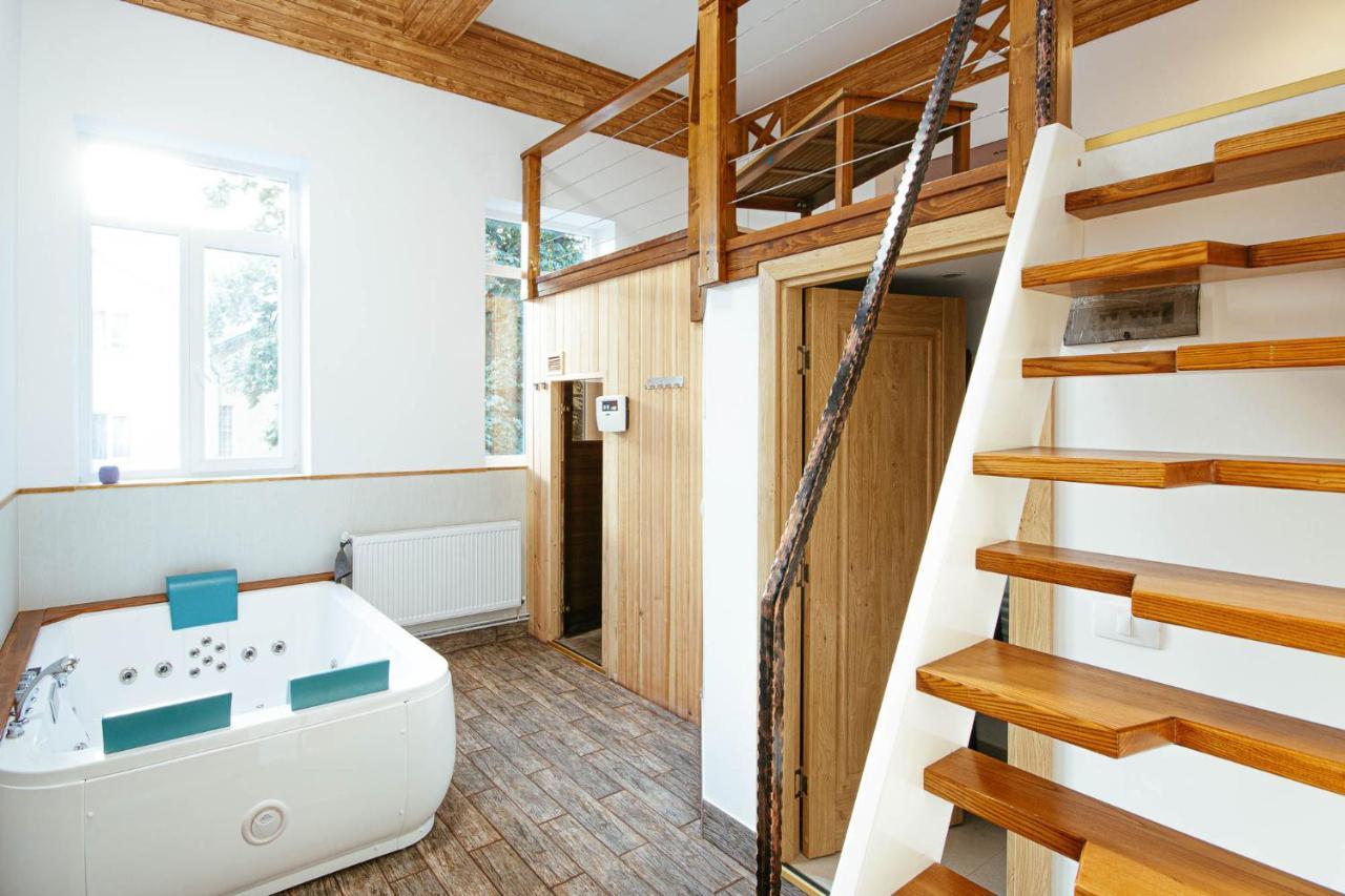 Buchenland Hotel 큼홀룸그몰도베네스크 외부 사진